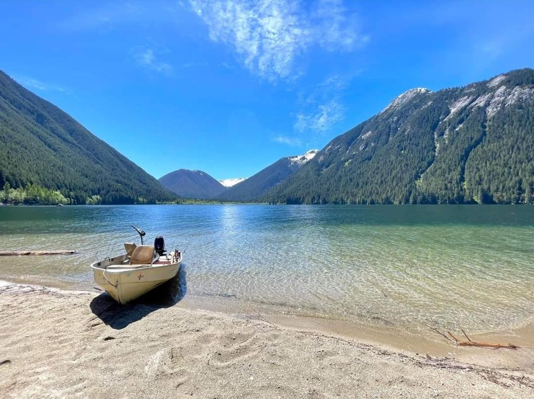 Mountain Retreat 3 Bedroom Garden House Near Heritage Park, Coliseum , Hwy 1, Fishing, Cultus Lake 칠리왝 객실 사진